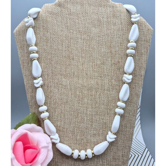 Vintage Lot of 2 White & Gold Tone Beaded Necklaces Elegant Layering 24" & 28" - Picture 9 of 10